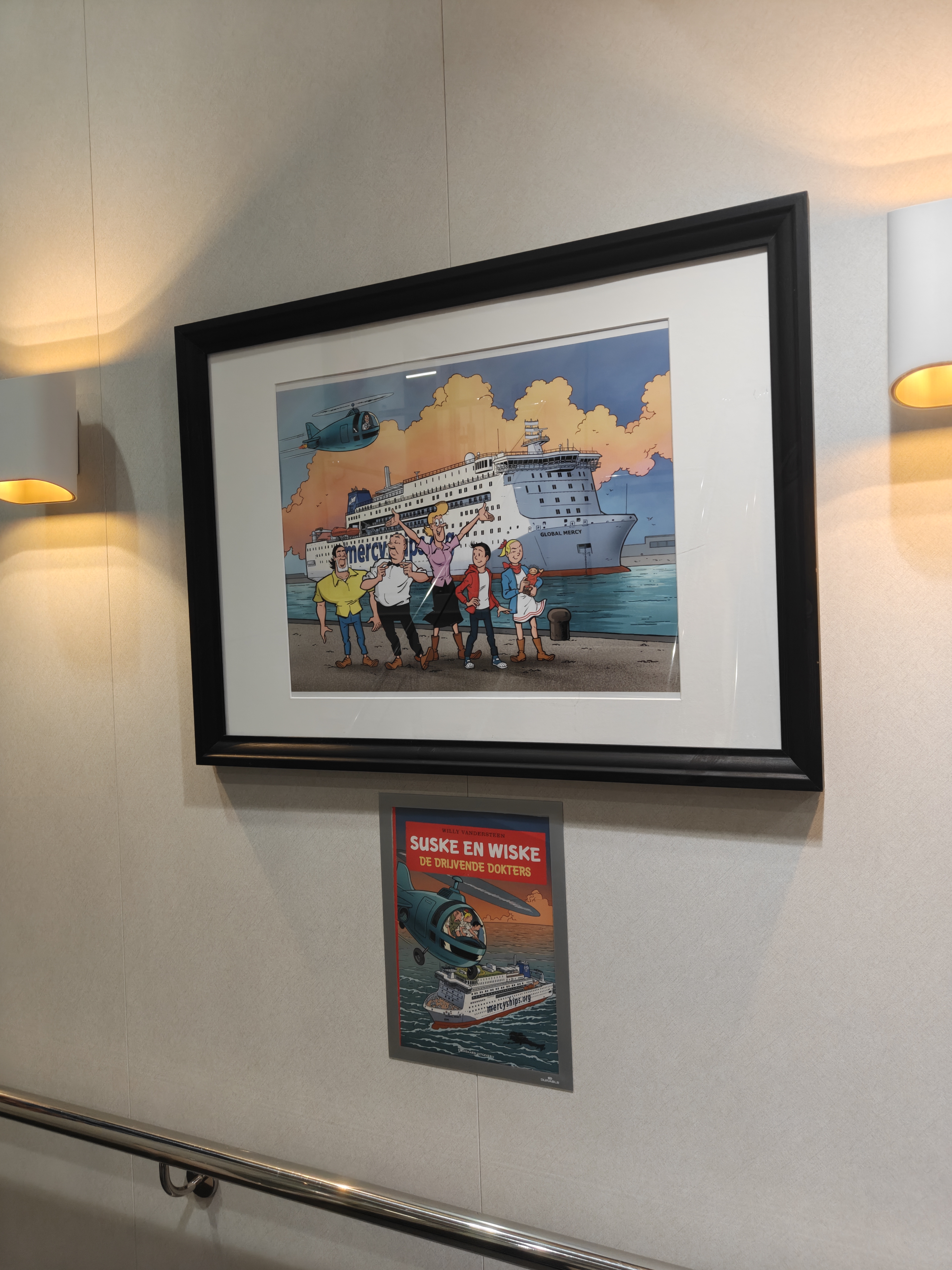 Een Suske en Wiske over Mercy Ships! Ik heb m toevallig zelf liggen, maar hij hangt hier dus ook aan de muur!